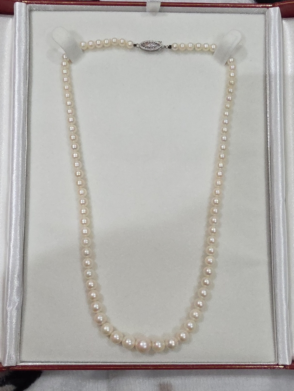 Classic Cultured Pearl Necklace - White Pearls Akoya. 10k Clasp